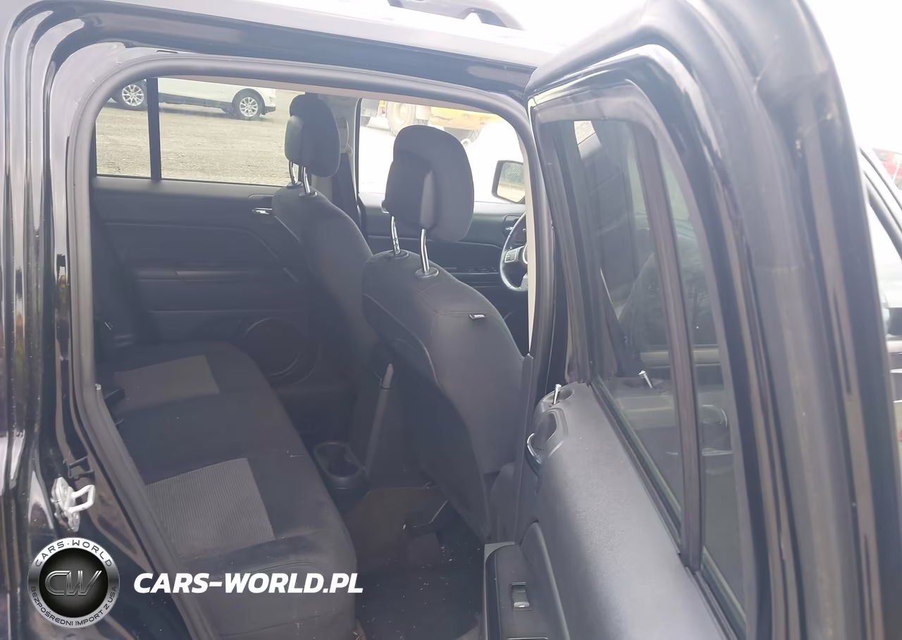 2014 Jeep Patriot Latitude VIN:1C4NJPFB3ED586777 - 8