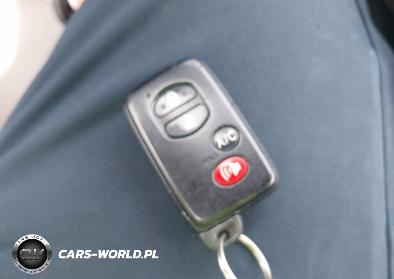 2012 Toyota Prius Plug-In VIN:JTDKN3DP8C3010376 - 11