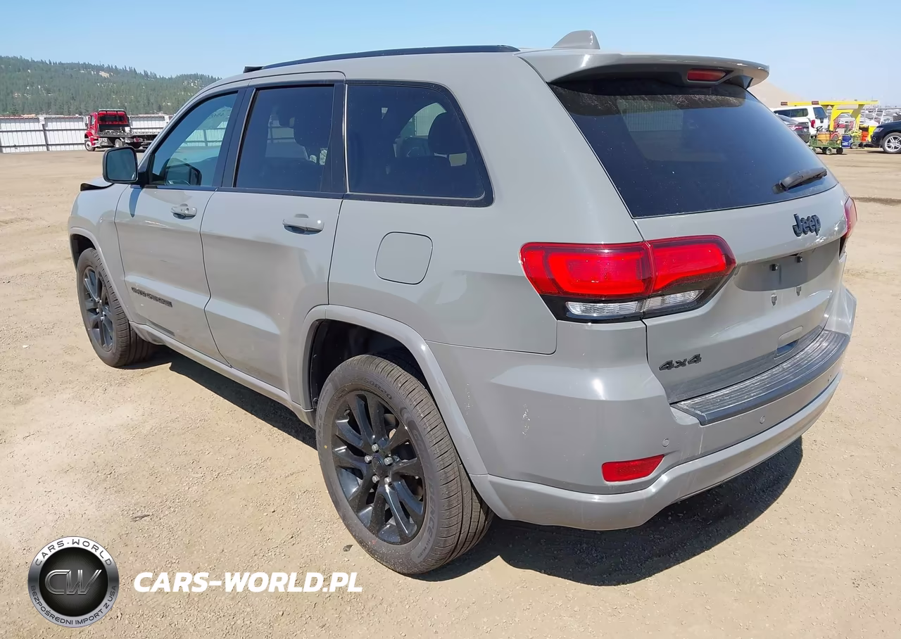 2020 Jeep Grand Cherokee Altitude 4X4 VIN:1C4RJFAG0LC226271 - 3