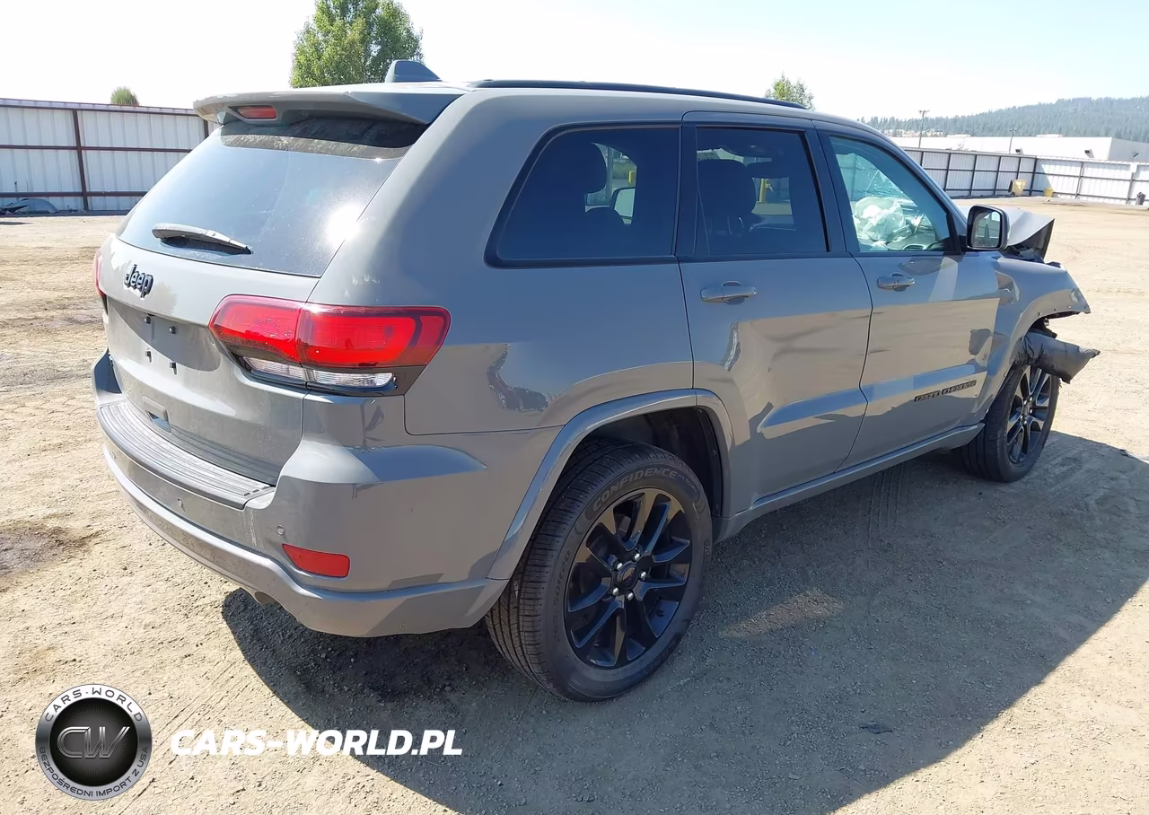 2020 Jeep Grand Cherokee Altitude 4X4 VIN:1C4RJFAG0LC226271 - 4