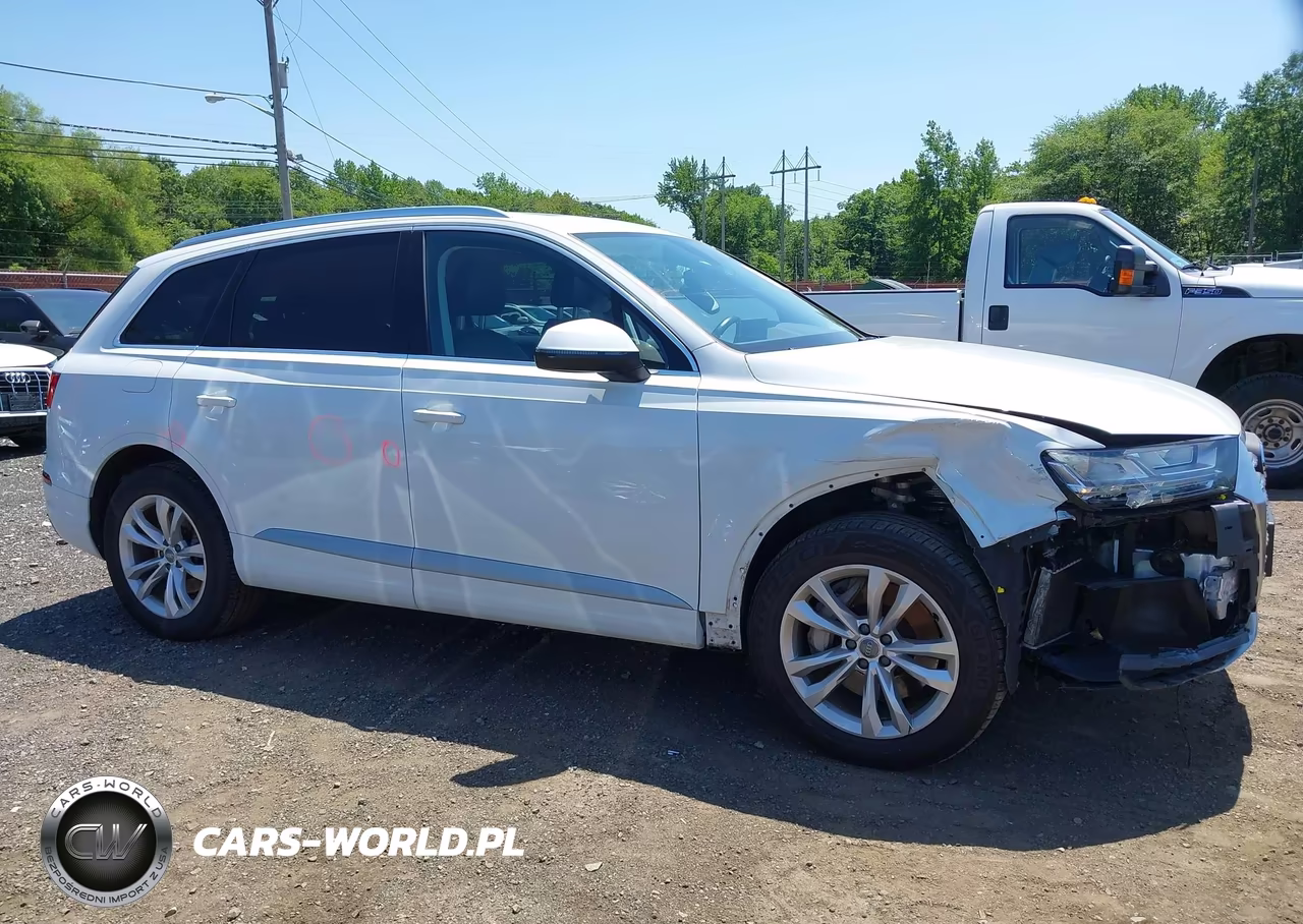 2018 Audi Q7 3.0T Premium VIN:WA1LAAF71JD047756 - 13