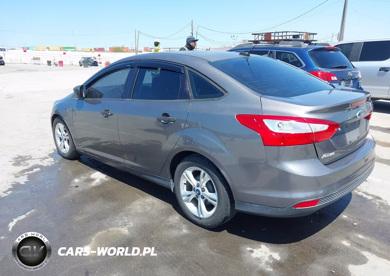 2012 Ford Focus S VIN:1FAHP3E29CL273635 - 3
