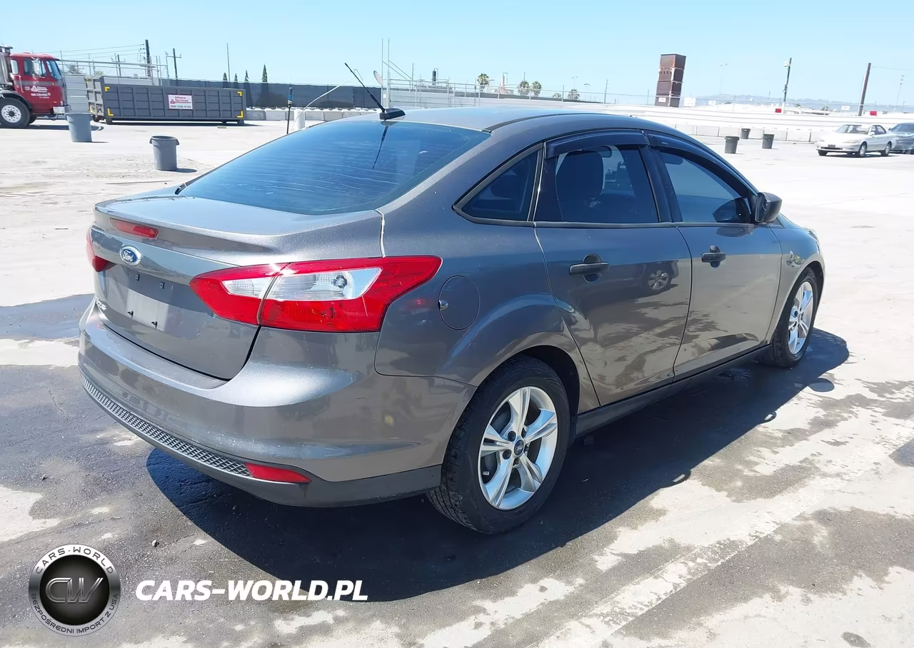 2012 Ford Focus S VIN:1FAHP3E29CL273635 - 4