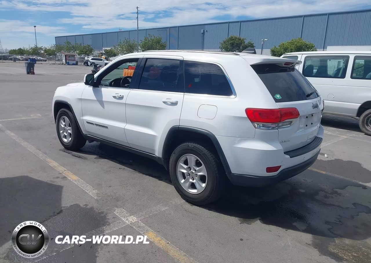 2017 Jeep Grand Cherokee Laredo VIN:1C4RJFAG8HC622360 - 3
