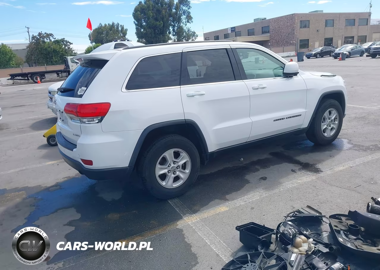 2017 Jeep Grand Cherokee Laredo VIN:1C4RJFAG8HC622360 - 4
