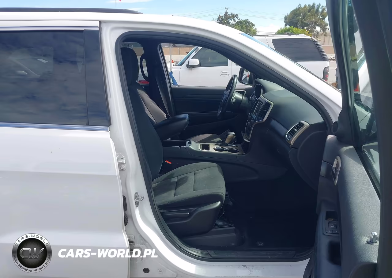 2017 Jeep Grand Cherokee Laredo VIN:1C4RJFAG8HC622360 - 5