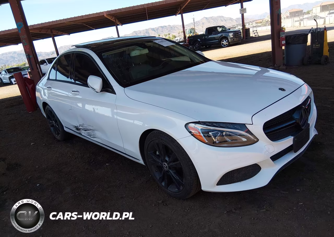 2017 Mercedes-Benz C 300 – zdjęcie 1 z 21