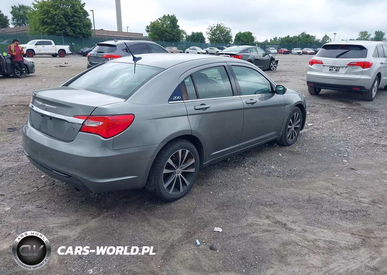 2013 Chrysler 200 Touring VIN:1C3CCBBB1DN676680 - 4
