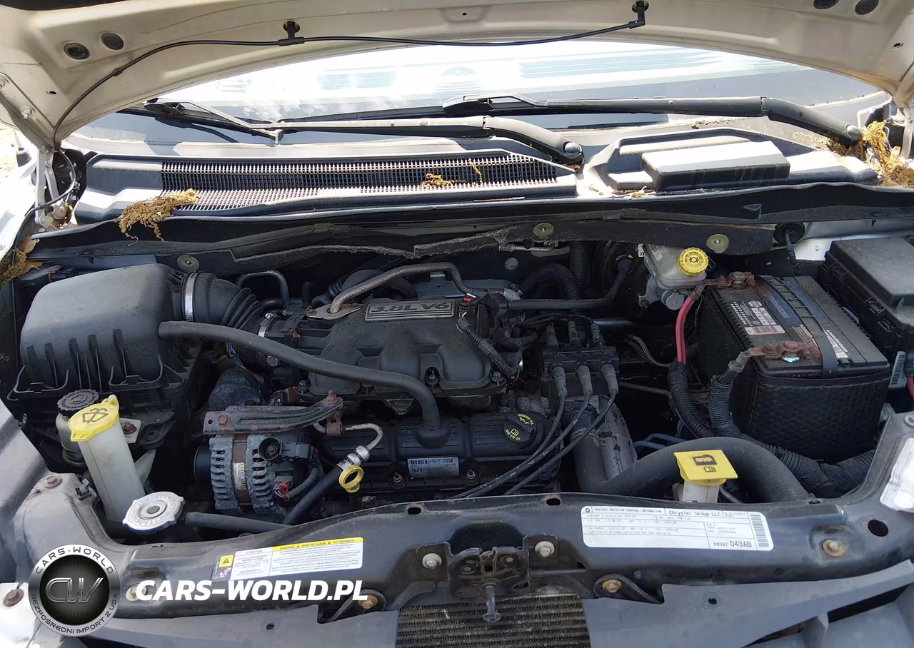 2010 Chrysler Town & Country Touring VIN:2A4RR5D14AR177293 - 10