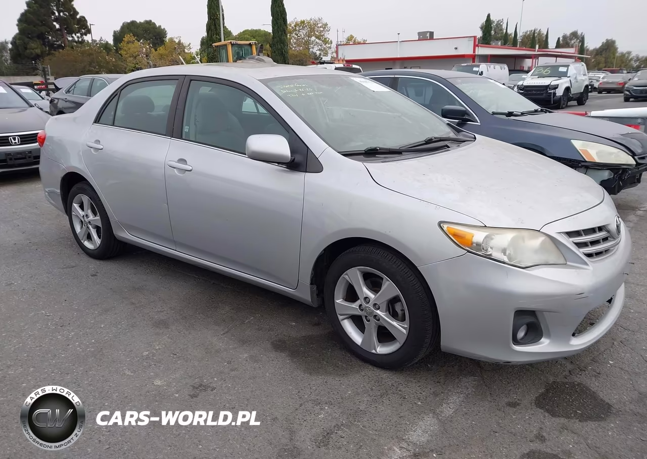 2013 Toyota Corolla Le – zdjęcie 1 z 16