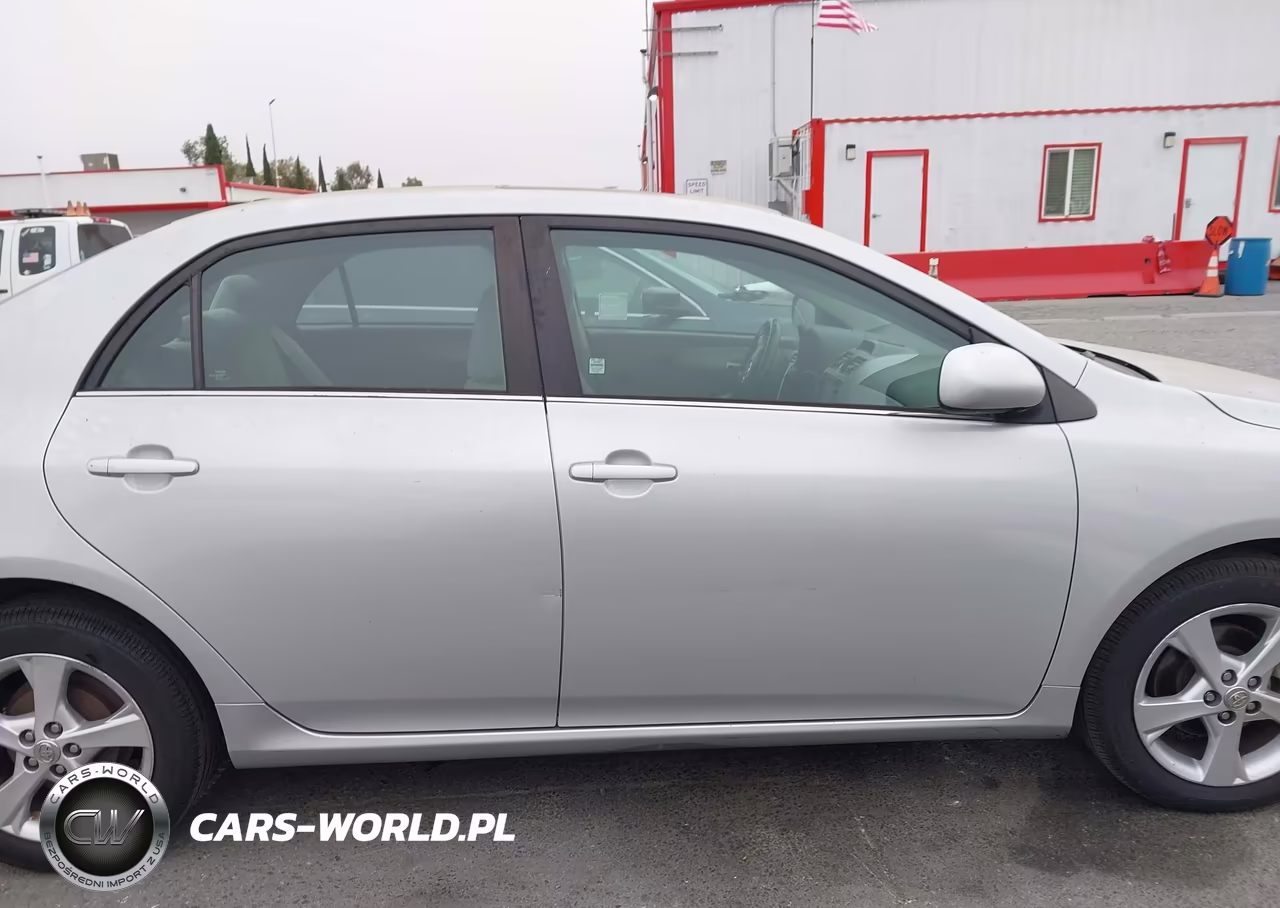 2013 Toyota Corolla Le VIN:5YFBU4EE8DP202928 - 13