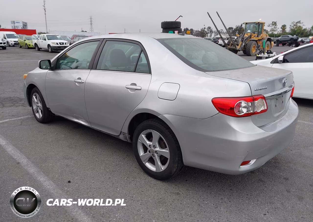 2013 Toyota Corolla Le VIN:5YFBU4EE8DP202928 - 3