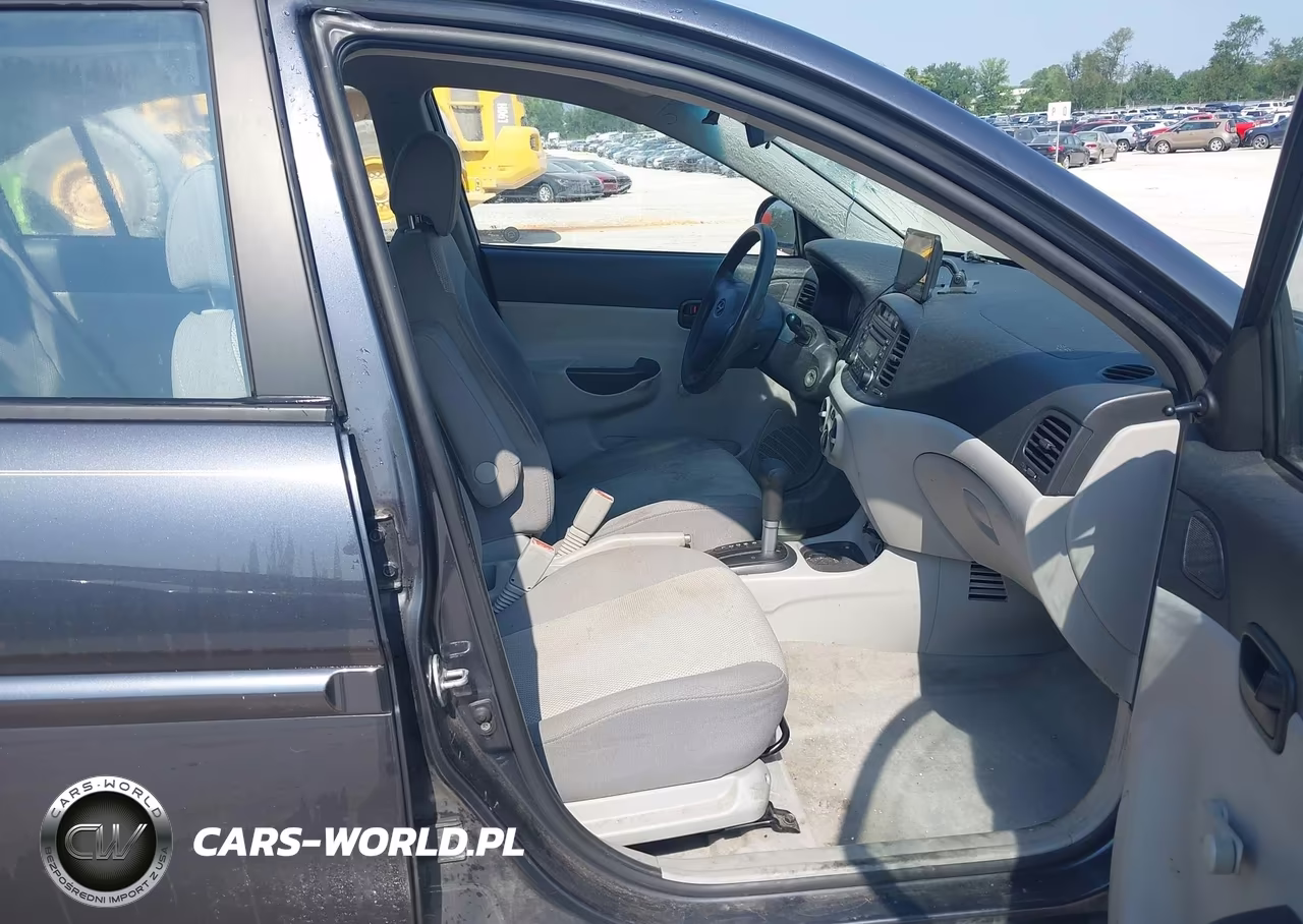 2008 Hyundai Accent Gls VIN:KMHCN46C28U175440 - 5