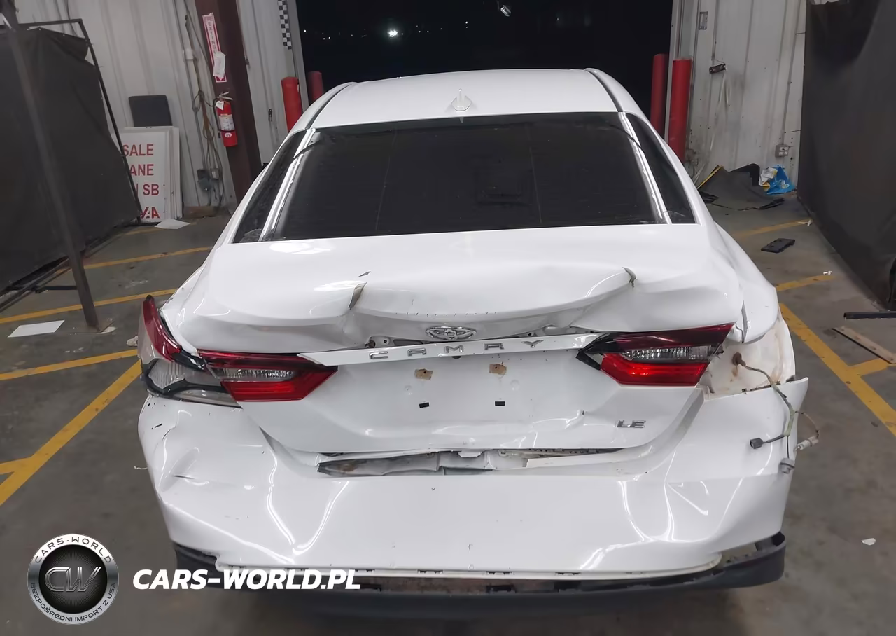 2021 Toyota Camry Le VIN:4T1C11AKXMU590329 - 17