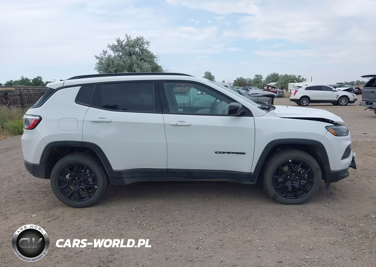 2025 Jeep Compass Latitude 4X4 VIN:3C4NJDBNXST618080 - 14