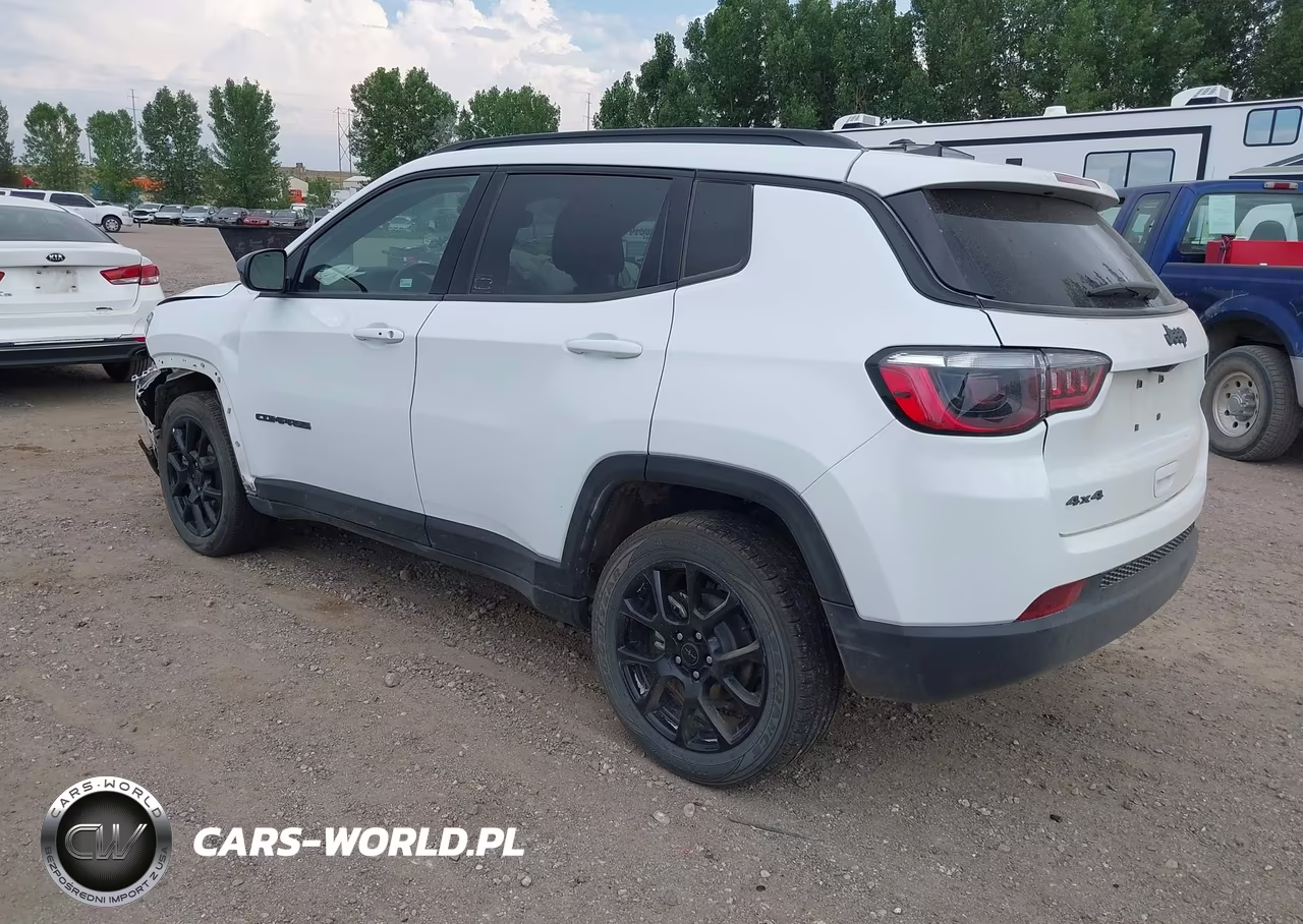 2025 Jeep Compass Latitude 4X4 VIN:3C4NJDBNXST618080 - 3