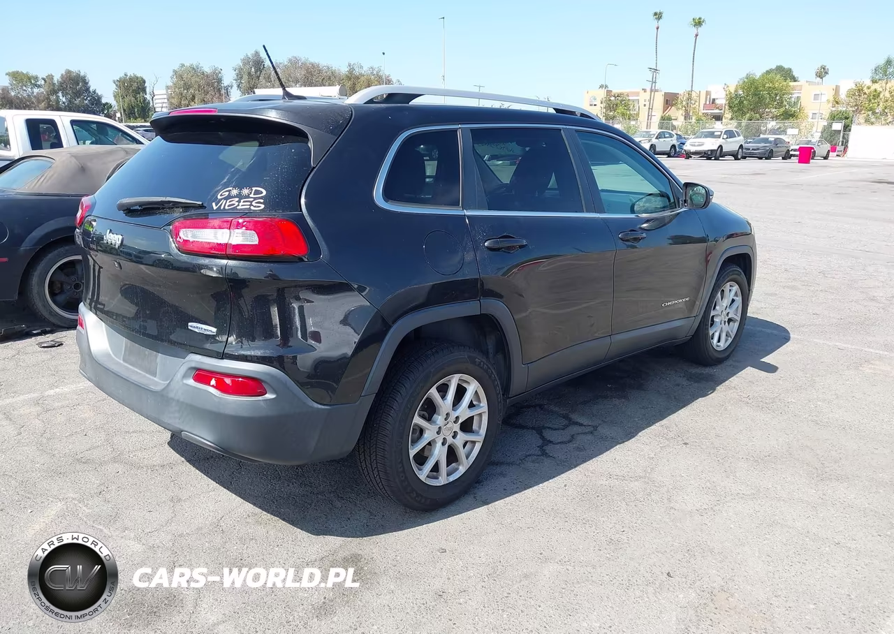 2016 Jeep Cherokee Latitude VIN:1C4PJLCB1GW291481 - 4