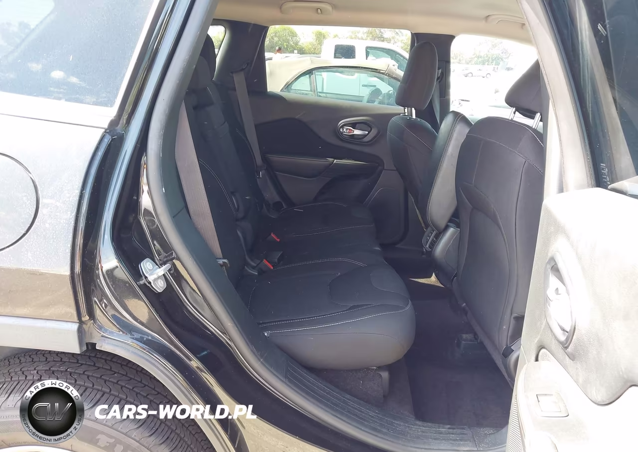 2016 Jeep Cherokee Latitude VIN:1C4PJLCB1GW291481 - 8