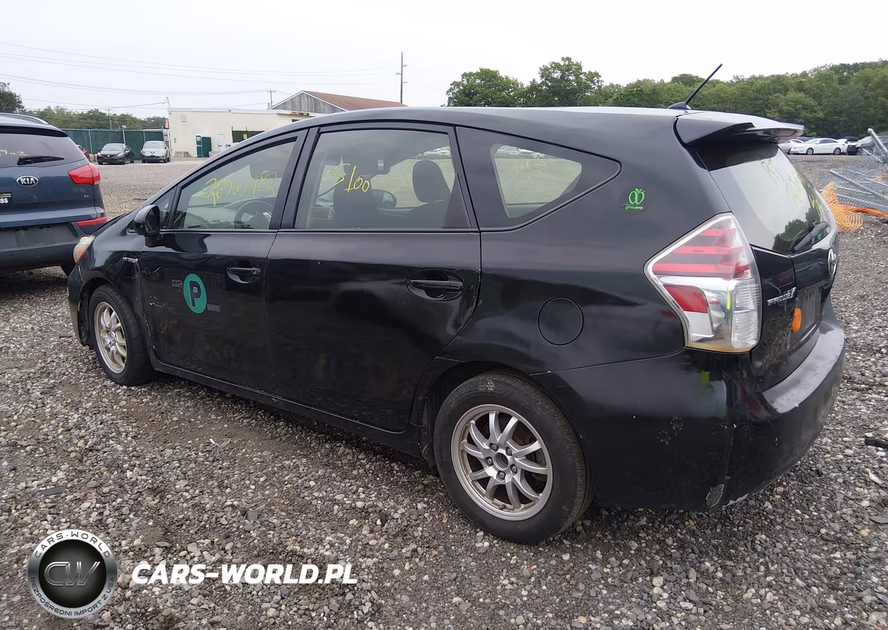 2015 Toyota Prius V Two VIN:JTDZN3EU1FJ033324 - 13