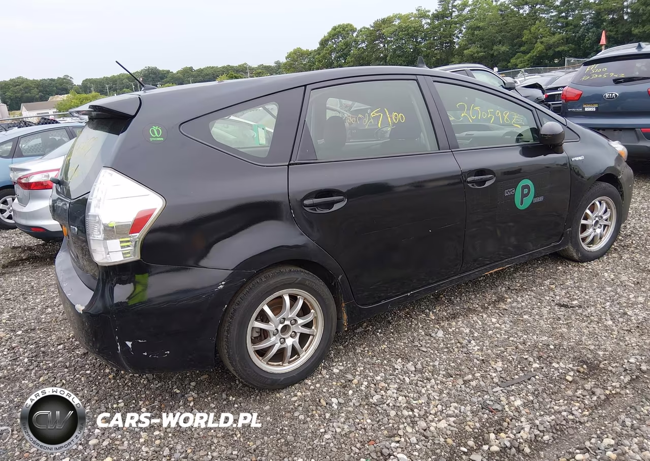 2015 Toyota Prius V Two VIN:JTDZN3EU1FJ033324 - 4