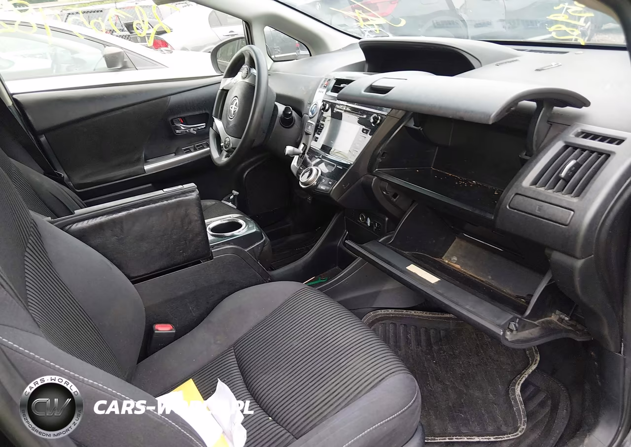 2015 Toyota Prius V Two VIN:JTDZN3EU1FJ033324 - 5