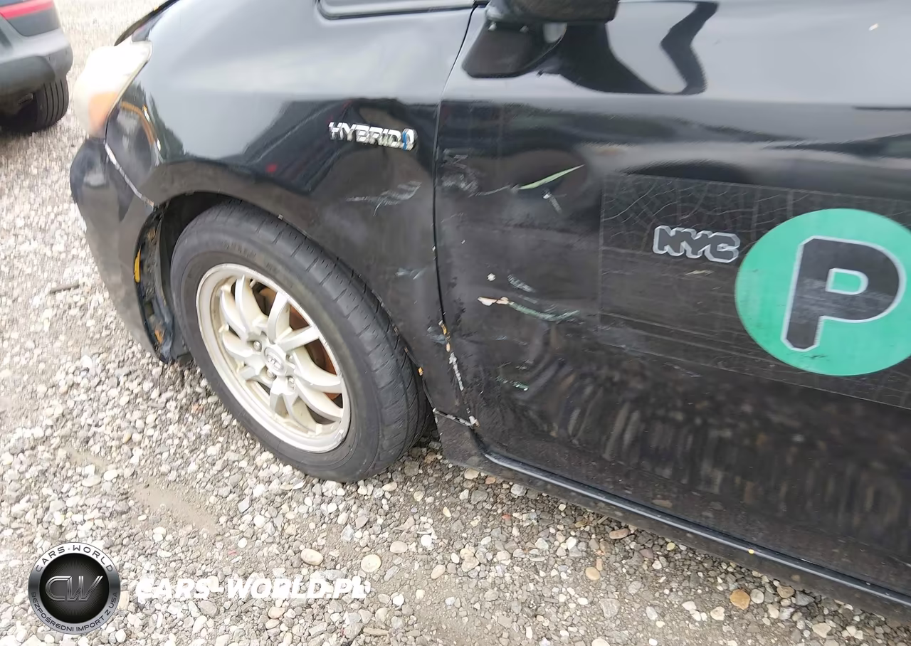 2015 Toyota Prius V Two VIN:JTDZN3EU1FJ033324 - 6