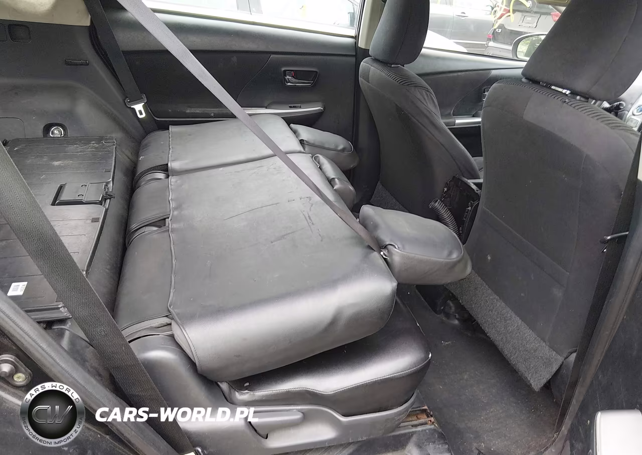 2015 Toyota Prius V Two VIN:JTDZN3EU1FJ033324 - 8