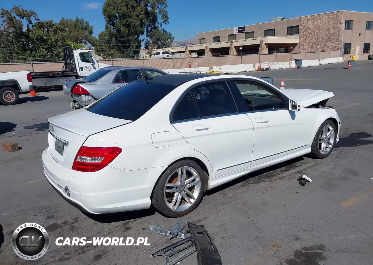 2013 Mercedes-Benz C 250 Sport VIN:WDDGF4HB3DR282376 - 4