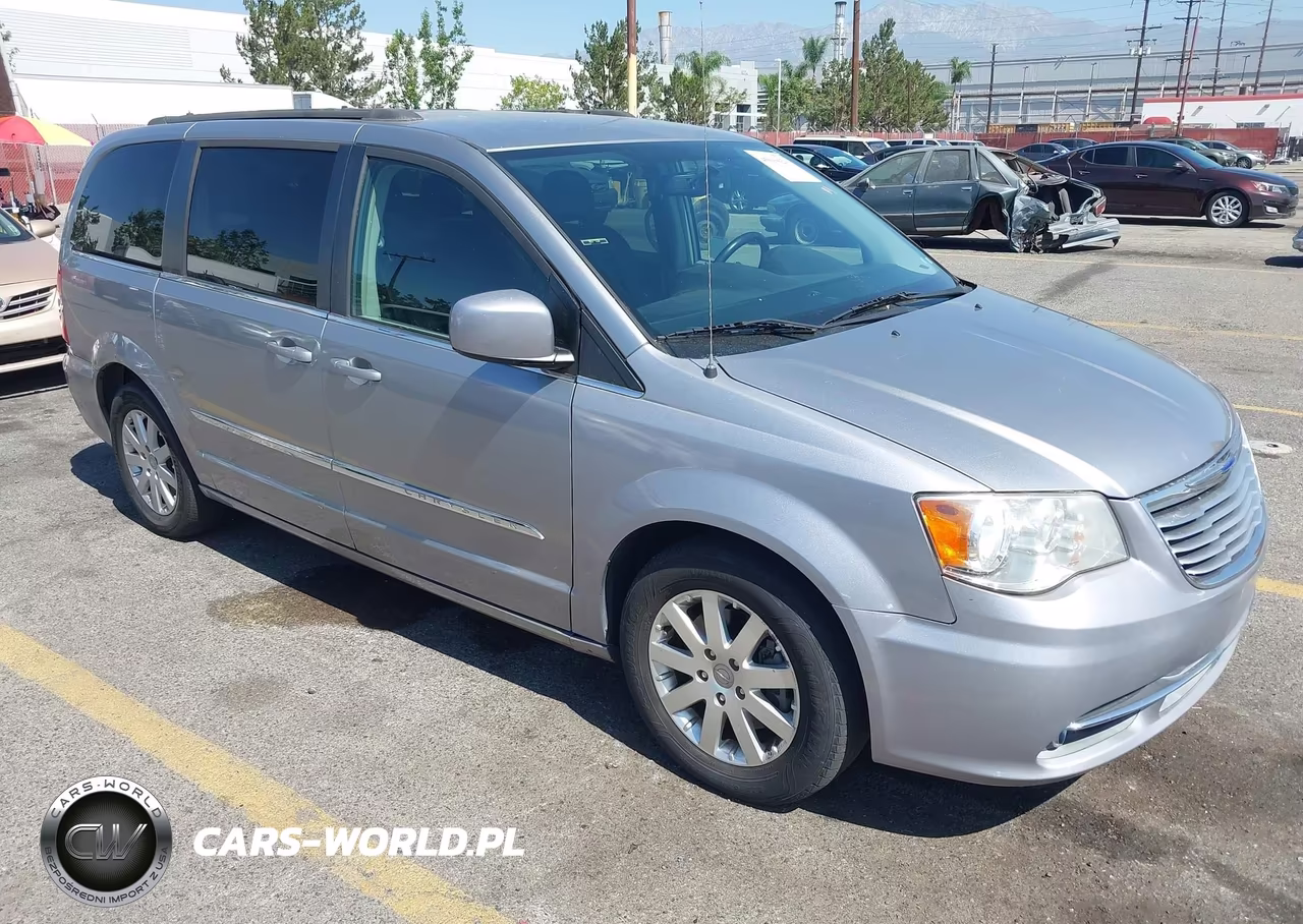 2016 Chrysler Town & Country Touring – zdjęcie 1 z 17