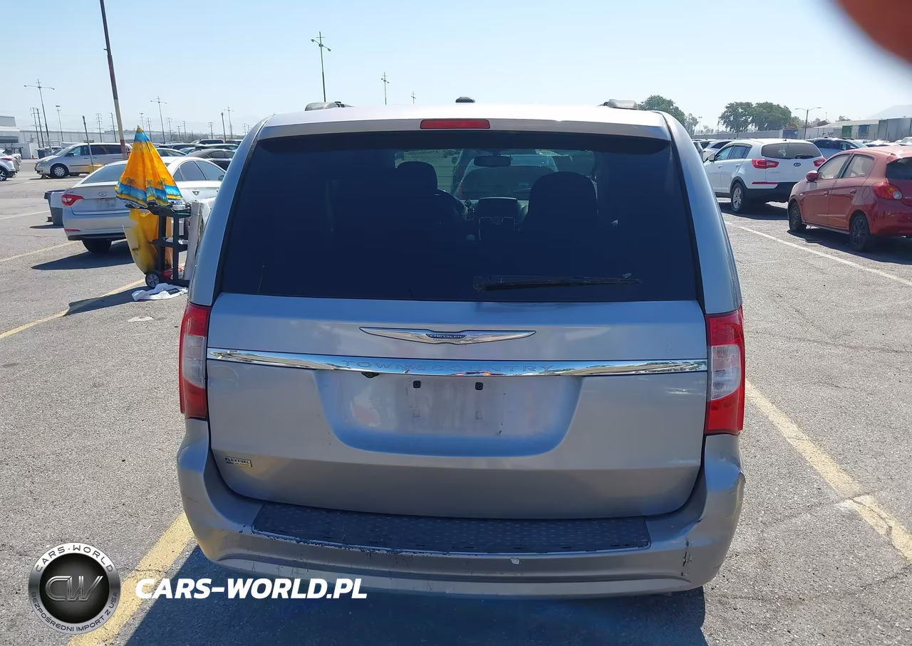 2016 Chrysler Town & Country Touring VIN:2C4RC1BG9GR296845 - 16
