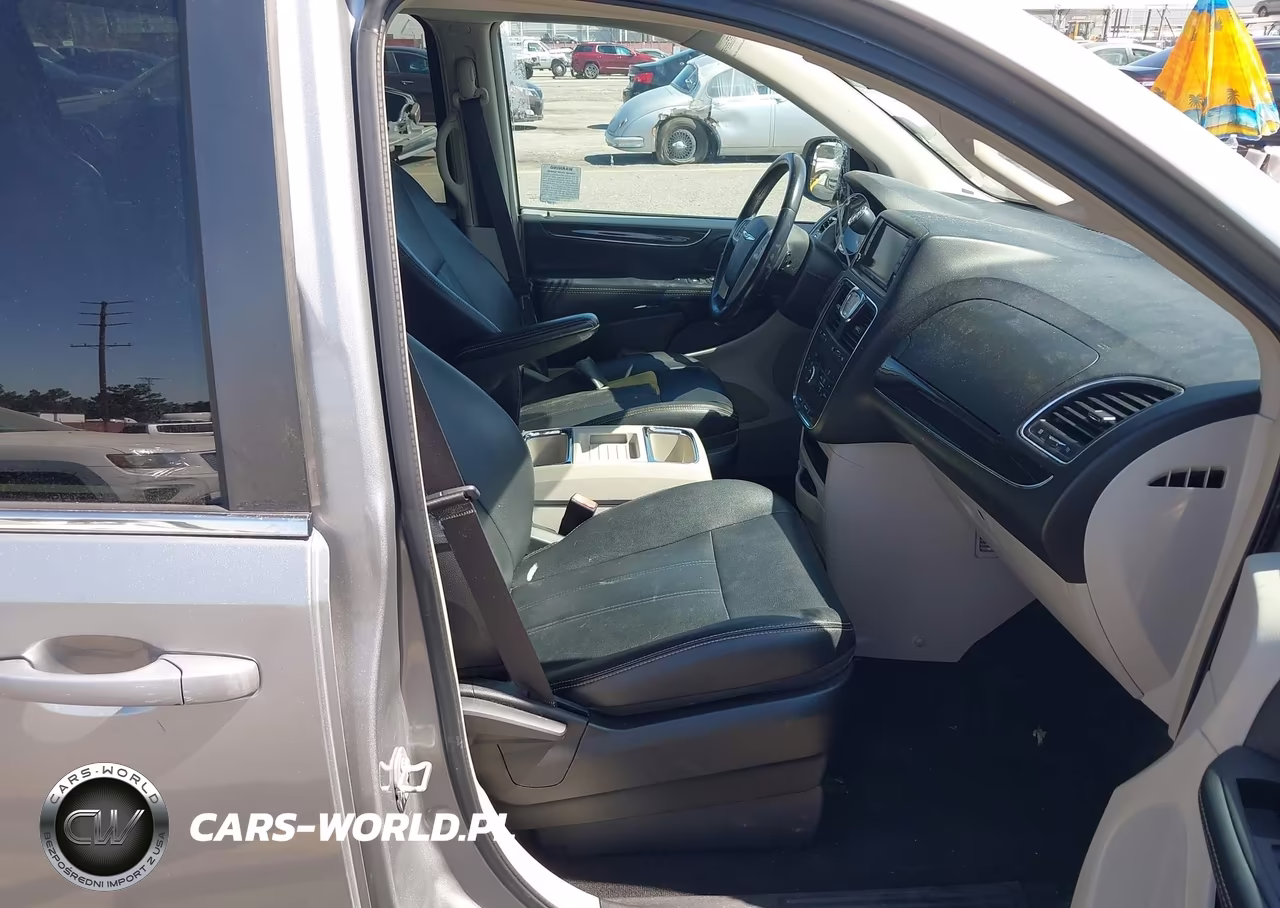 2016 Chrysler Town & Country Touring VIN:2C4RC1BG9GR296845 - 5
