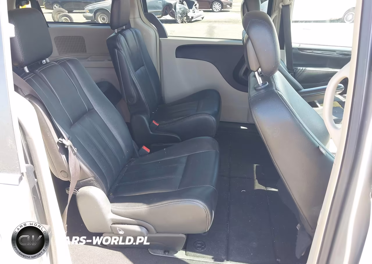 2016 Chrysler Town & Country Touring VIN:2C4RC1BG9GR296845 - 8