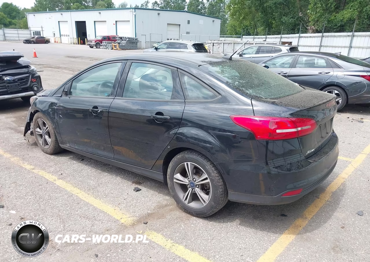 2017 Ford Focus Se VIN:1FADP3FEXHL276459 - 3