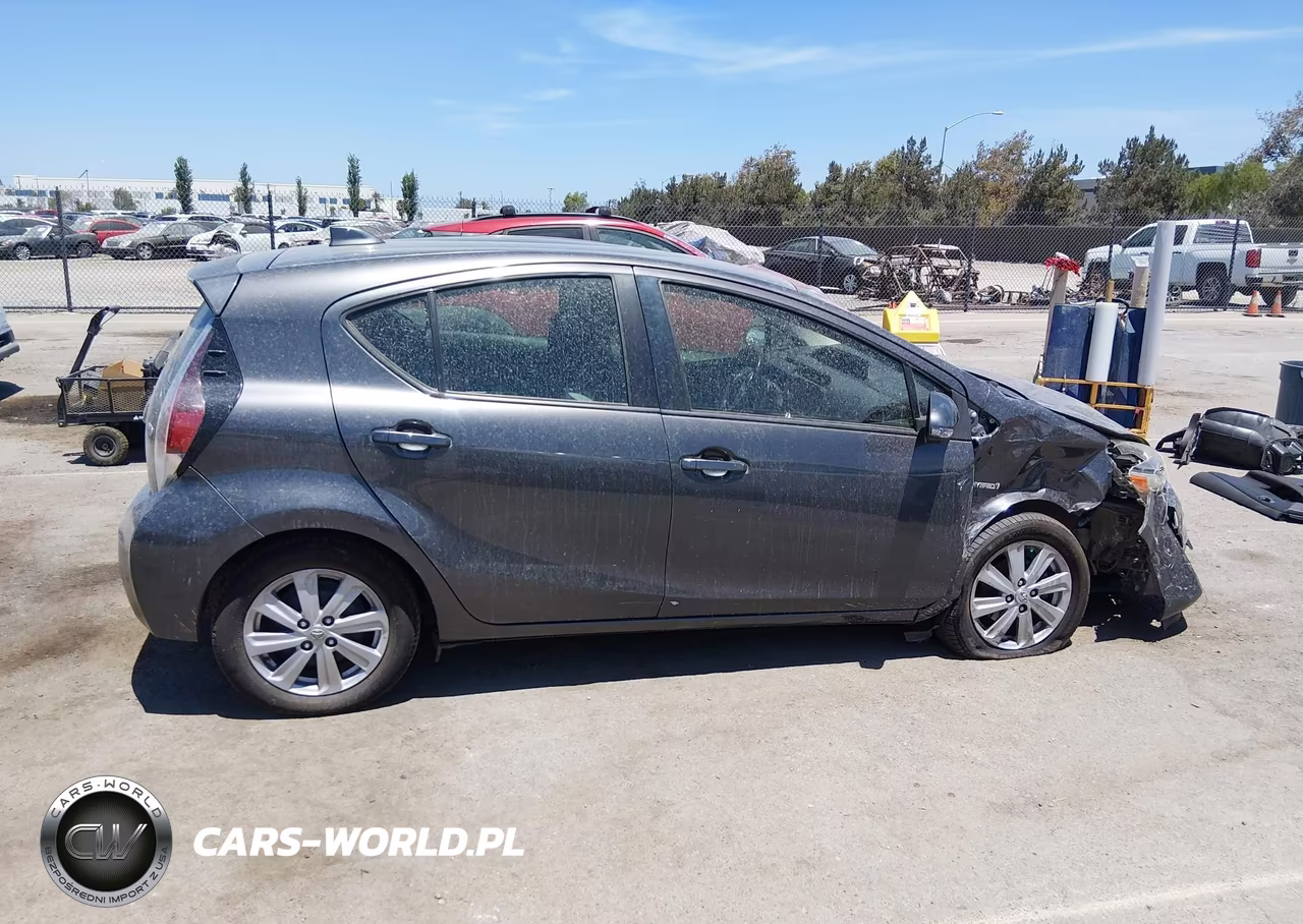 2016 Toyota Prius C One VIN:JTDKDTB30G1128541 - 13