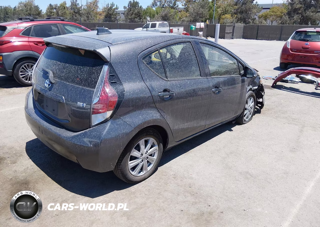 2016 Toyota Prius C One VIN:JTDKDTB30G1128541 - 4