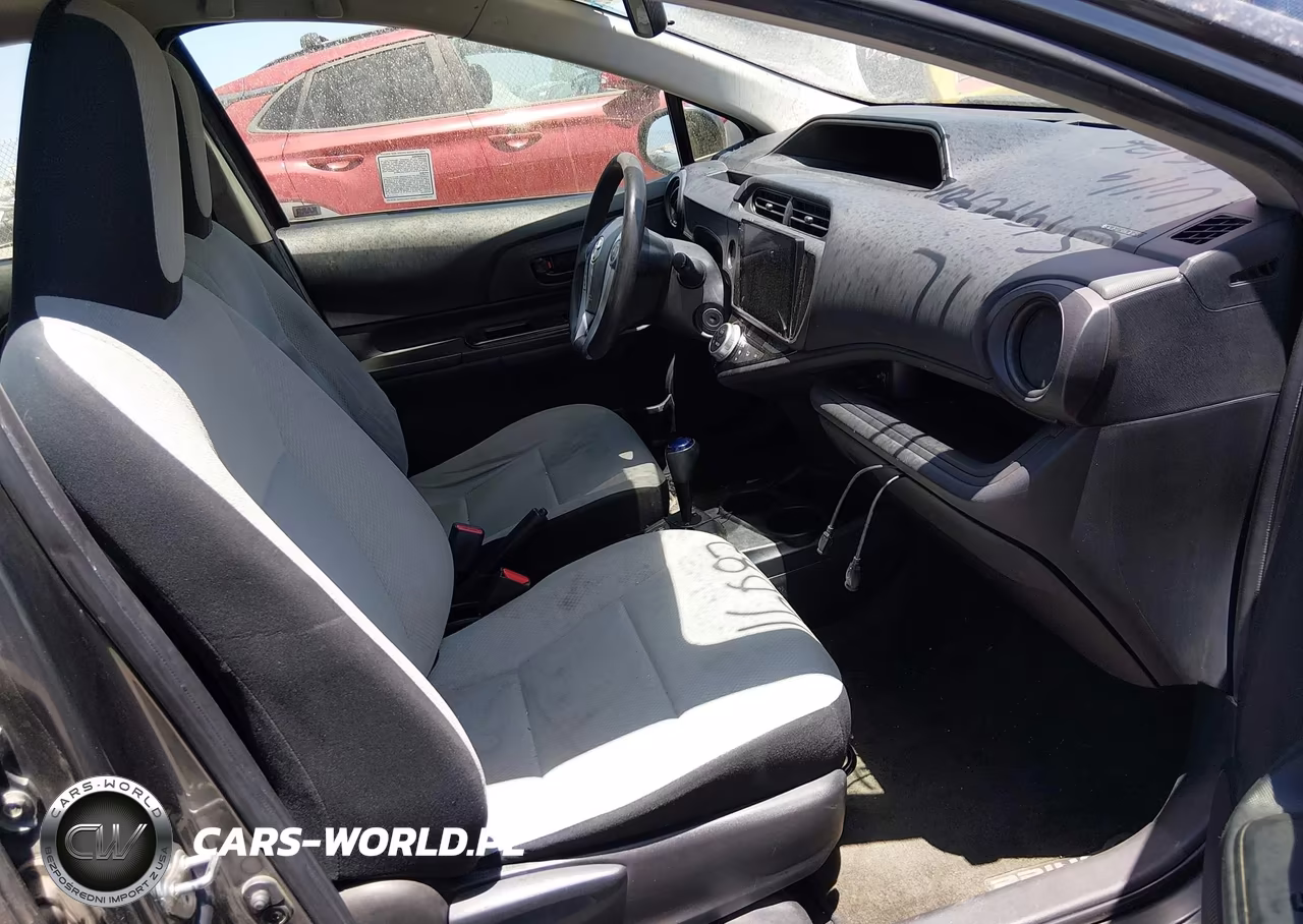2016 Toyota Prius C One VIN:JTDKDTB30G1128541 - 5