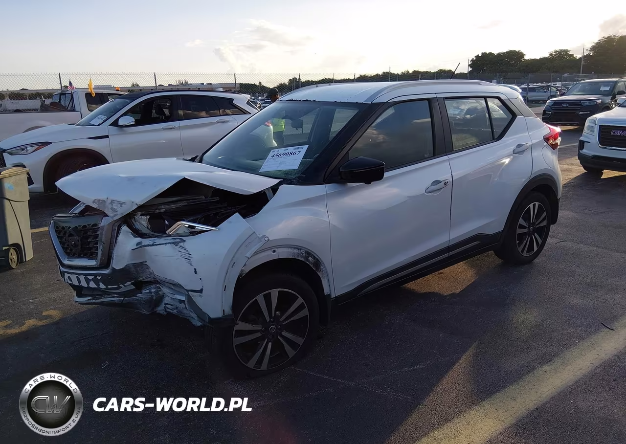 2018 Nissan Kicks Sr VIN:3N1CP5CUXJL535705 - 2