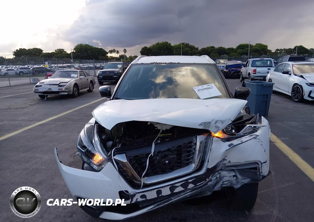 2018 Nissan Kicks Sr VIN:3N1CP5CUXJL535705 - 6