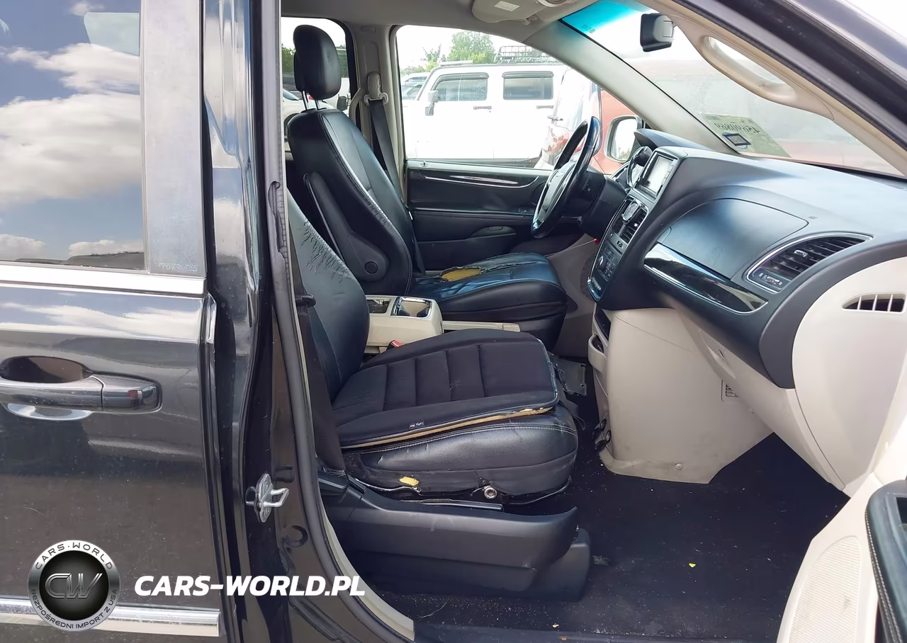 2014 Chrysler Town & Country Touring VIN:2C4RC1BG9ER125882 - 5