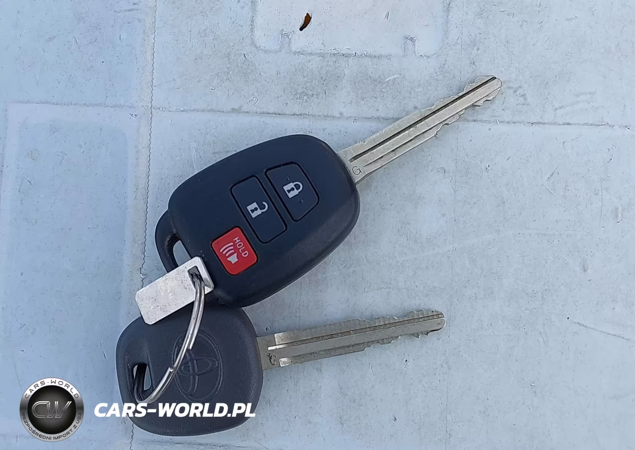 2012 Toyota Prius C Two VIN:JTDKDTB32C1022604 - 11
