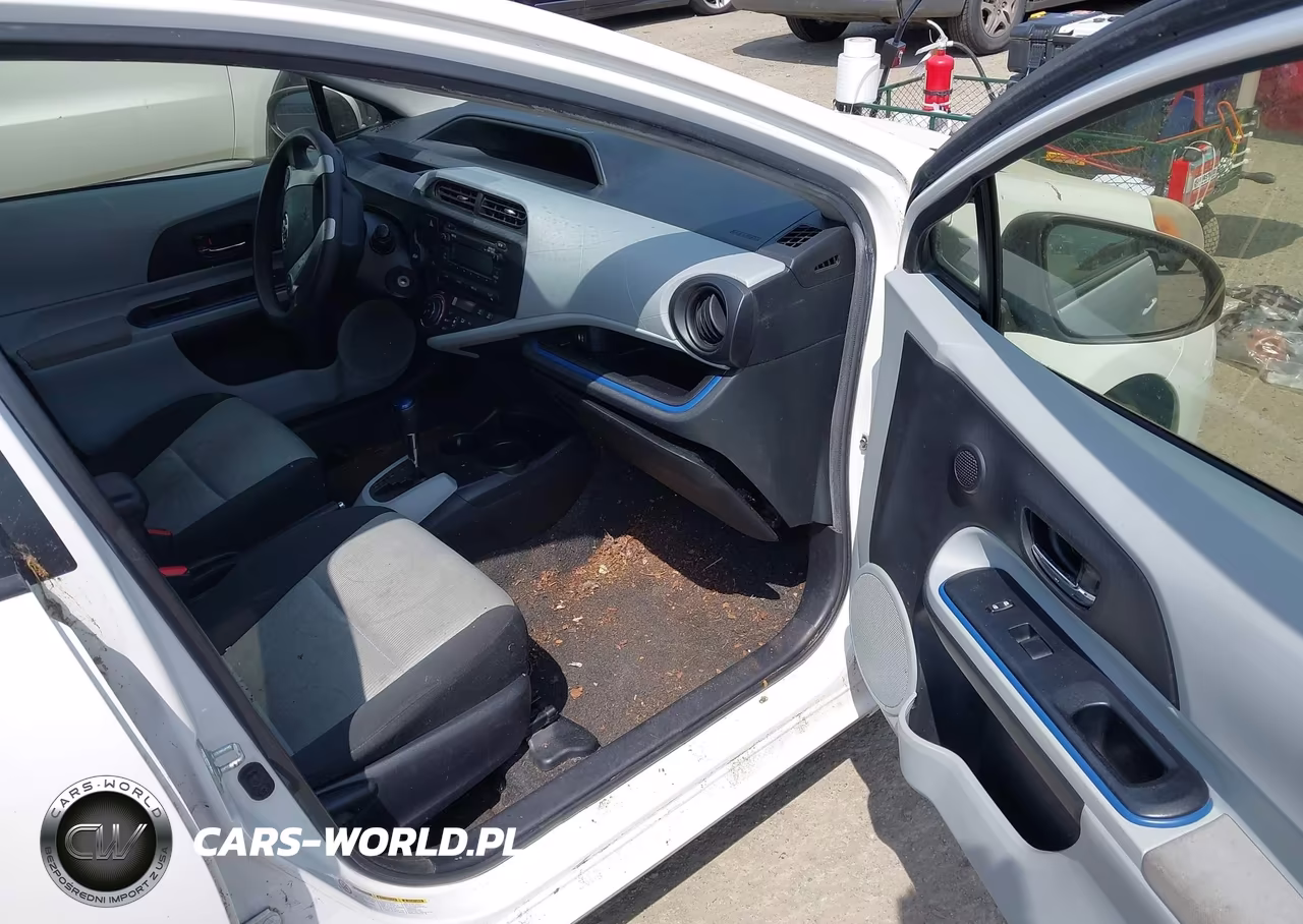2012 Toyota Prius C Two VIN:JTDKDTB32C1022604 - 5