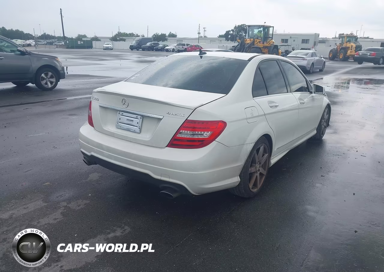 2012 Mercedes-Benz C 300 Sport 4Matic VIN:WDDGF8BBXCR201775 - 4