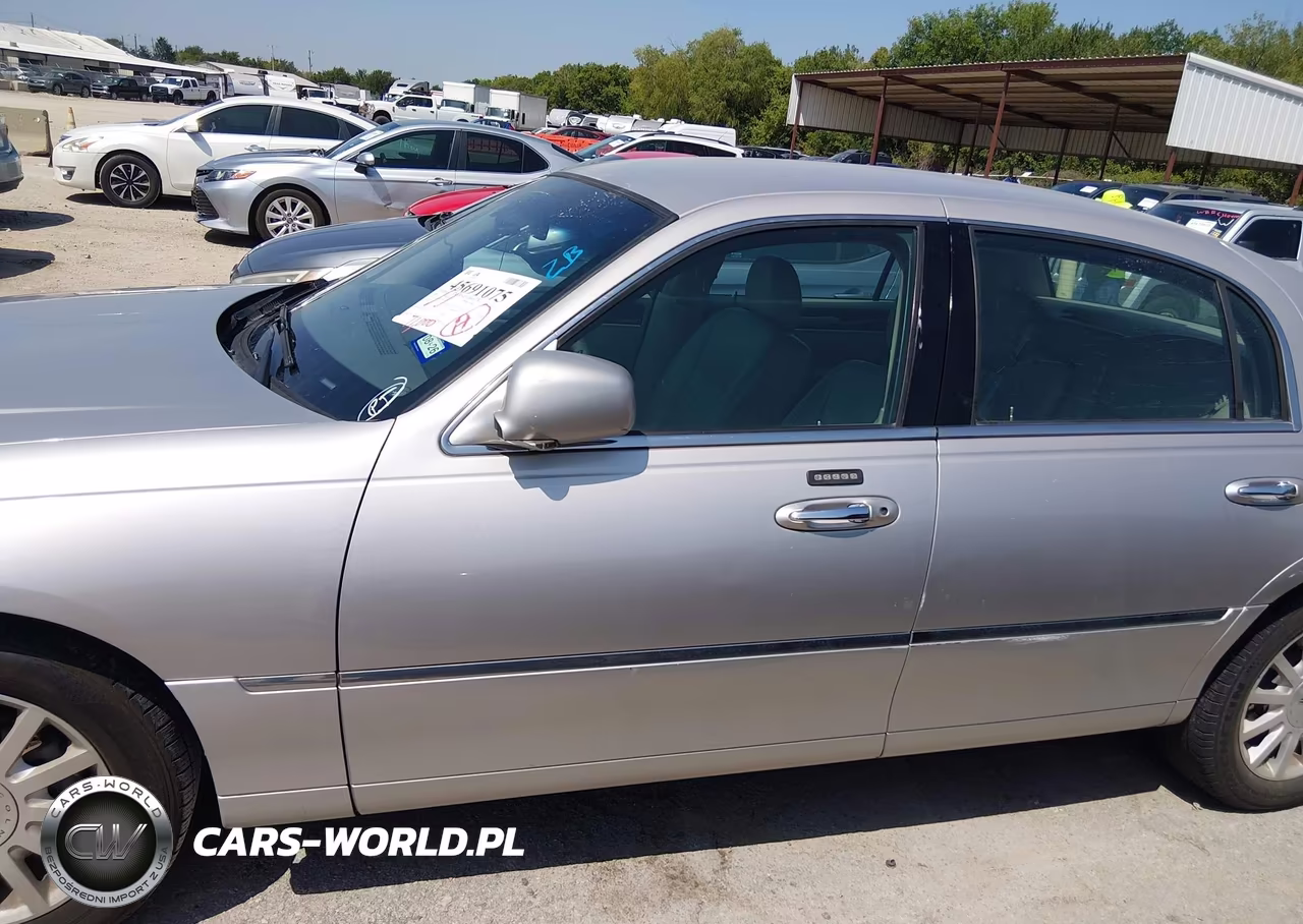 2007 Lincoln Town Car Signature VIN:1LNHM81V67Y617023 - 14