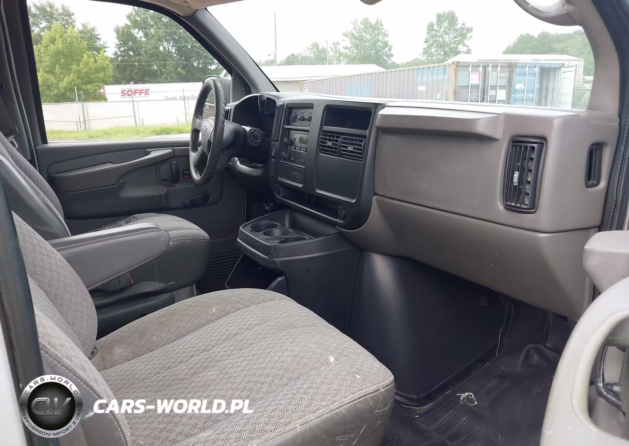 2007 Chevrolet Express Work Van VIN:1GCFG15X071131452 - 5