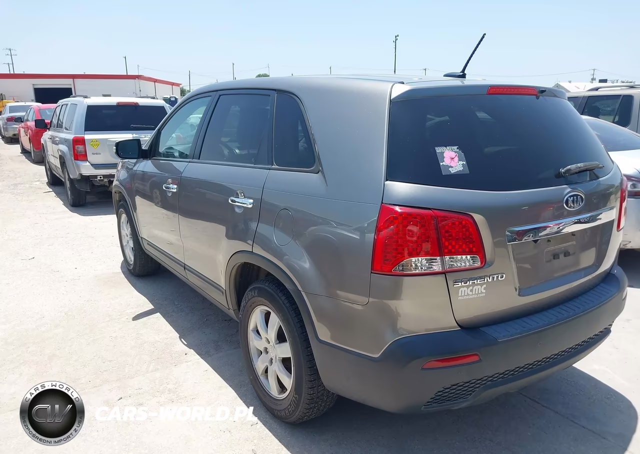 2013 Kia Sorento Lx VIN:5XYKT3A19DG401104 - 3