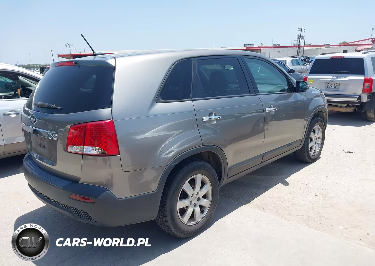 2013 Kia Sorento Lx VIN:5XYKT3A19DG401104 - 4