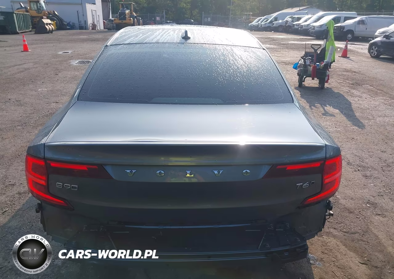 2018 Volvo S90 T6 Momentum VIN:LVY992MK8JP036072 - 17