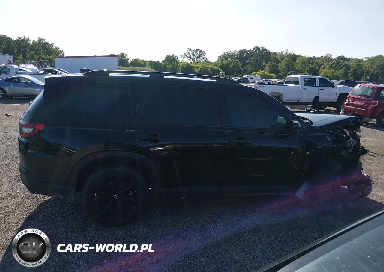 2025 Honda Pilot Black Edition VIN:5FNYG1H97SB160582 - 13
