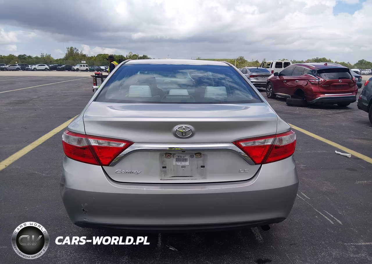 2016 Toyota Camry Le VIN:4T1BF1FK2GU235231 - 17
