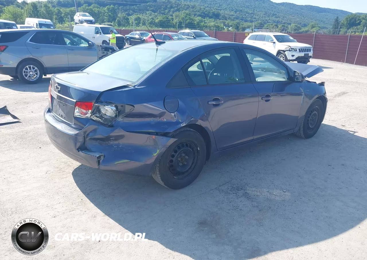 2014 Chevrolet Cruze Ls Auto VIN:1G1PA5SH6E7459844 - 4